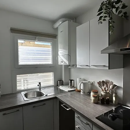 Riviera Living - Stylish 1br - 4min Walking From Monaco Lejlighed